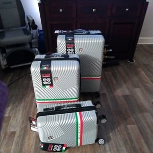Luggage set